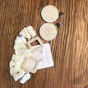 Off-white Ratan Earrings (2 pairs)